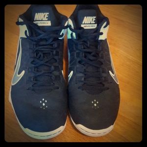 Women's basketball shoes